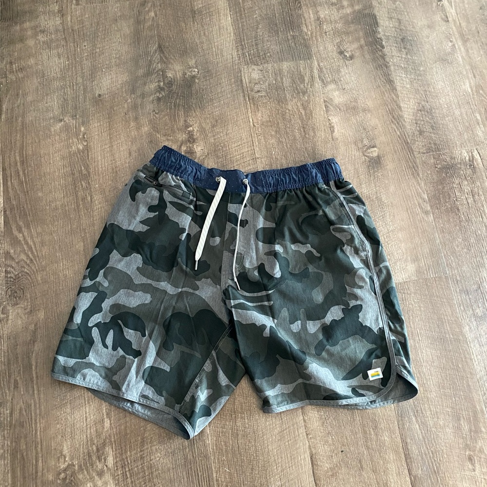 Vuori Banks Short (Size M)